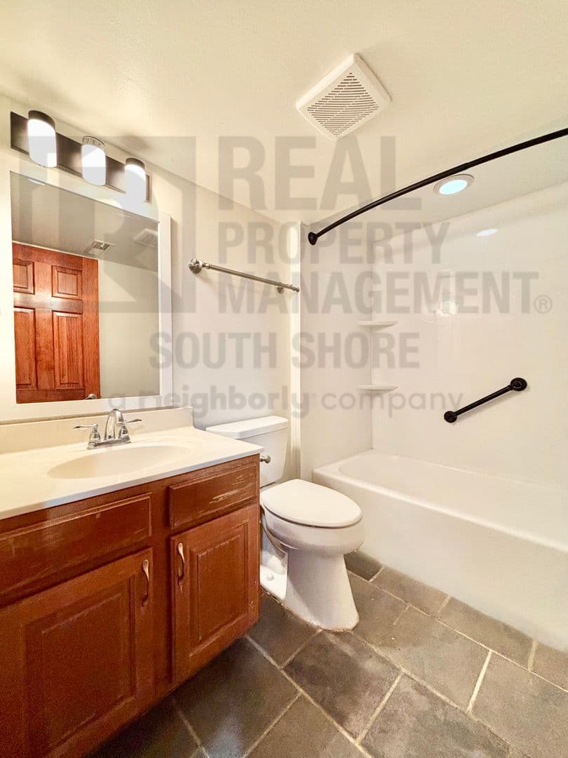 Crown Point House: 4217 Glen Oaks Drive