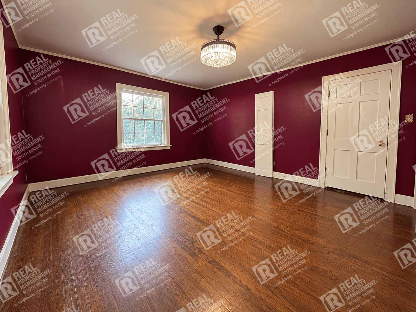 Valparaiso House: 303 Elmhurst Avenue