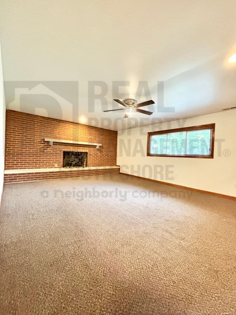 Crown Point House: 4217 Glen Oaks Drive