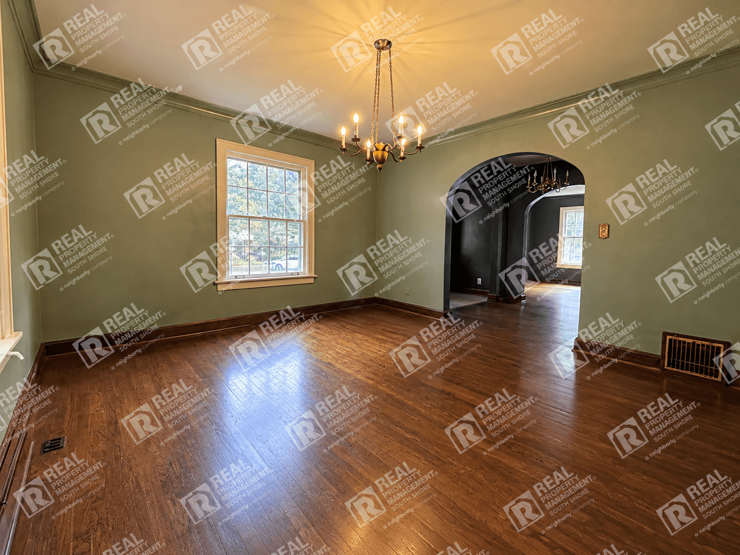 Valparaiso House: 303 Elmhurst Avenue