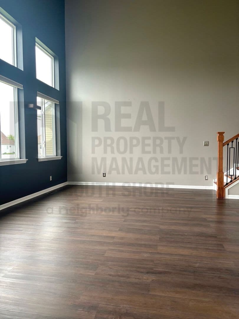 Crown Point House: 1140 Hyde Park