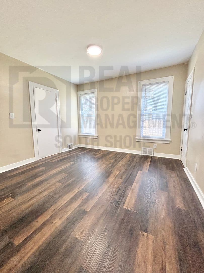 Michigan City Apartment: 1204 Manhattan St.