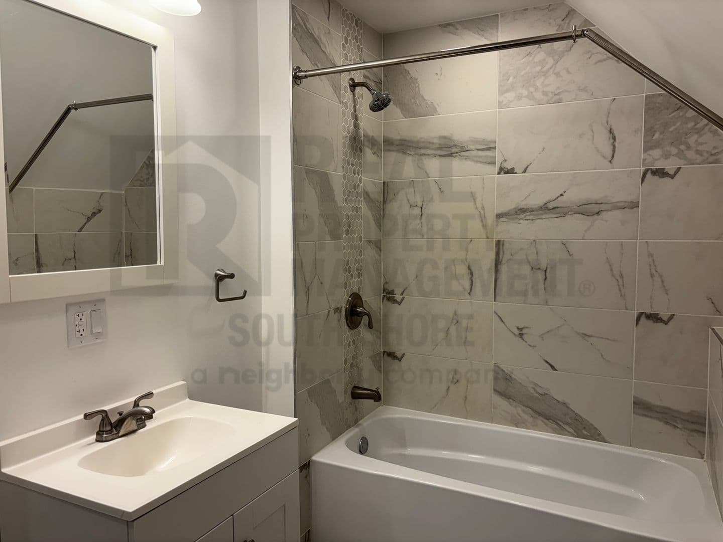 Merrillville House: 2104 East 73rd Avenue
