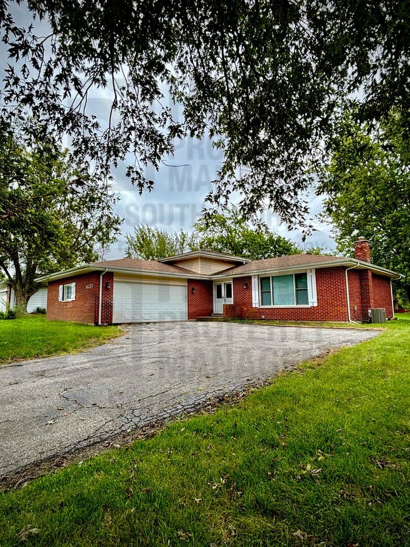 Crown Point House: 4217 Glen Oaks Drive