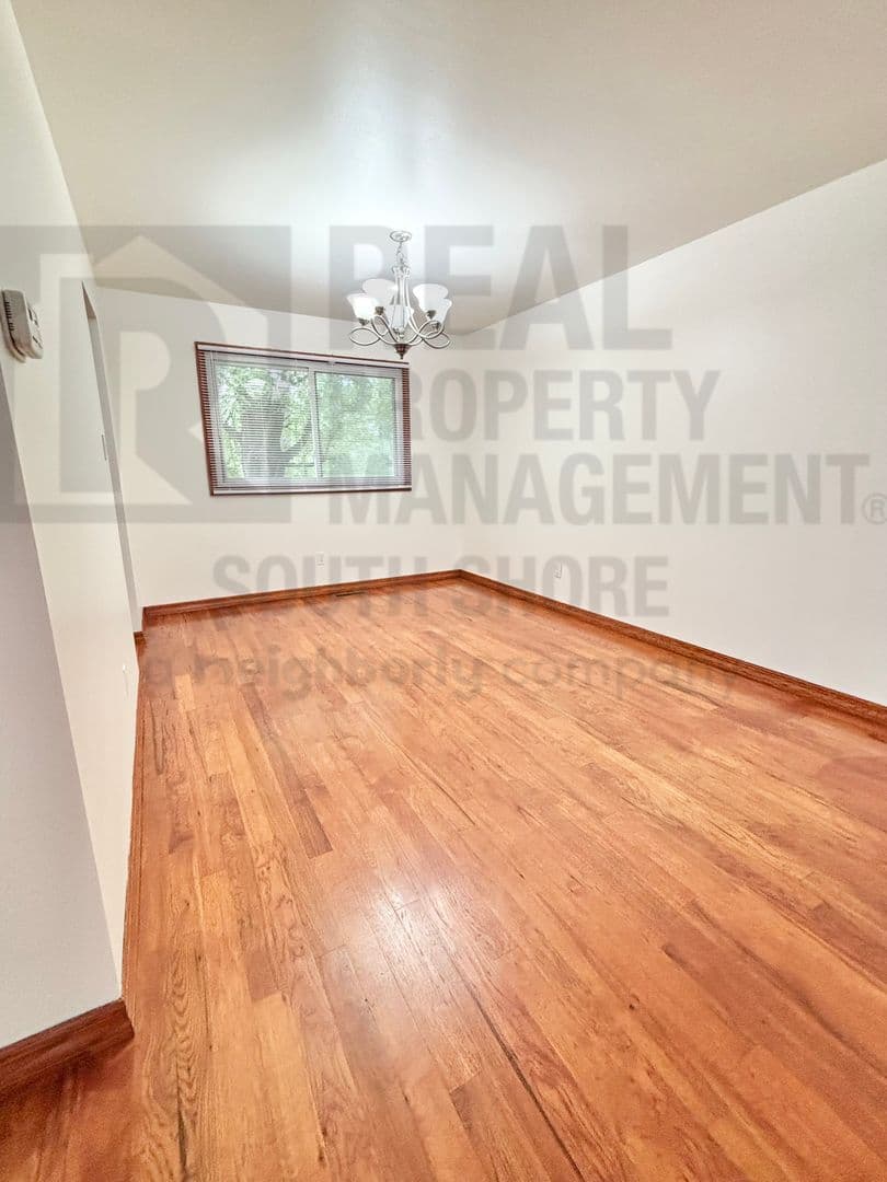 Crown Point House: 4217 Glen Oaks Drive