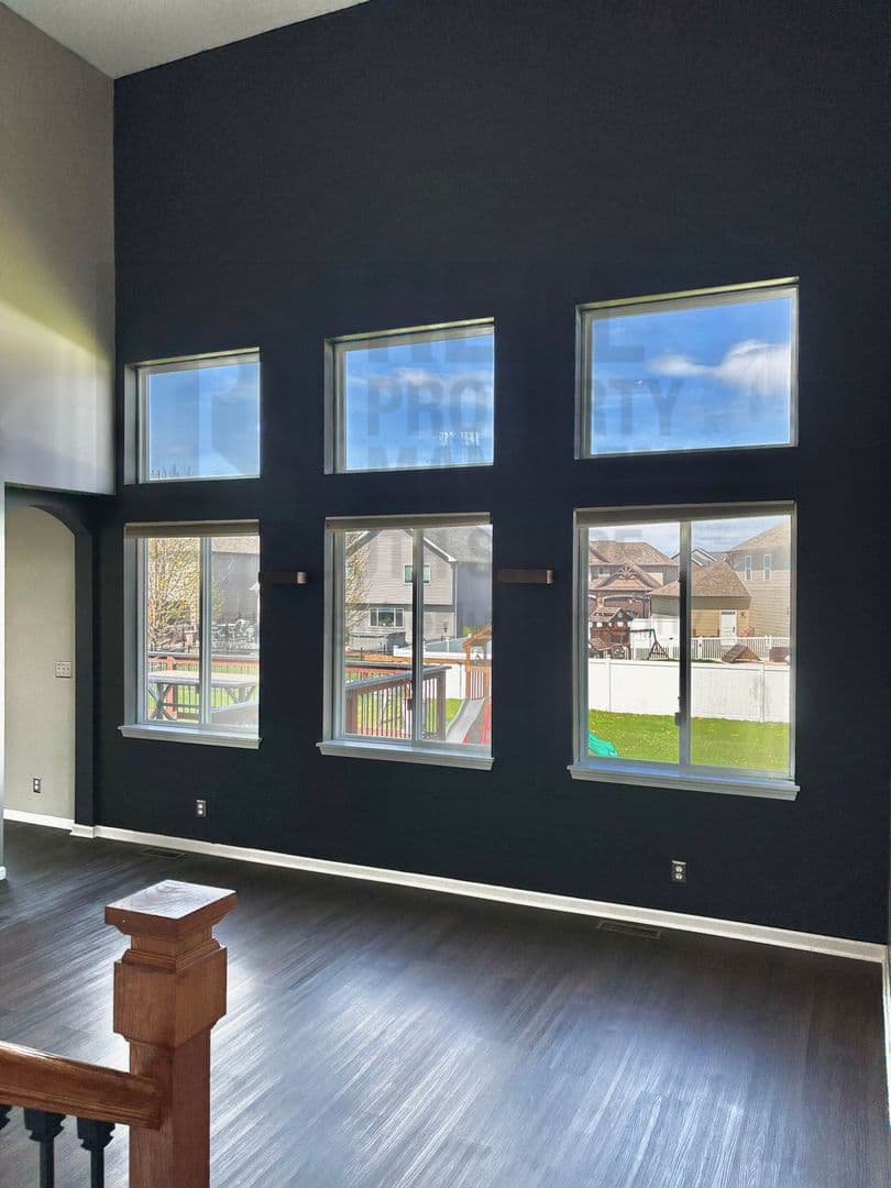 Crown Point House: 1140 Hyde Park