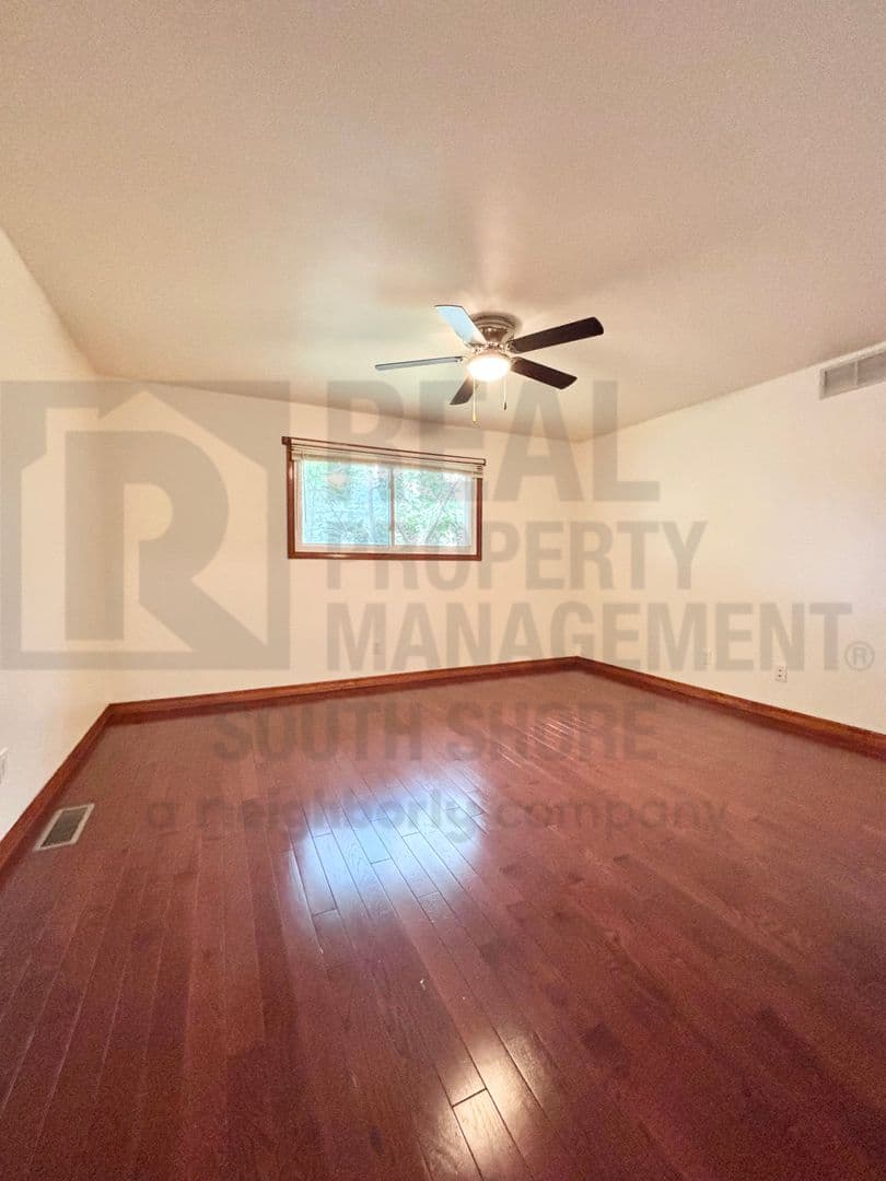 Crown Point House: 4217 Glen Oaks Drive