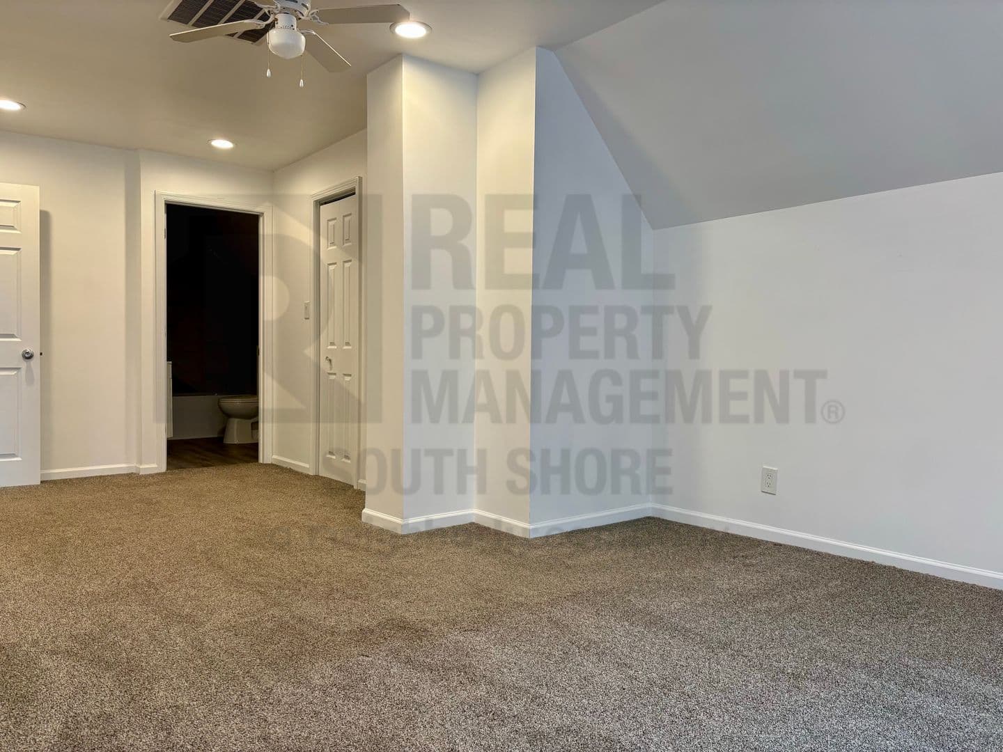Merrillville House: 2104 East 73rd Avenue
