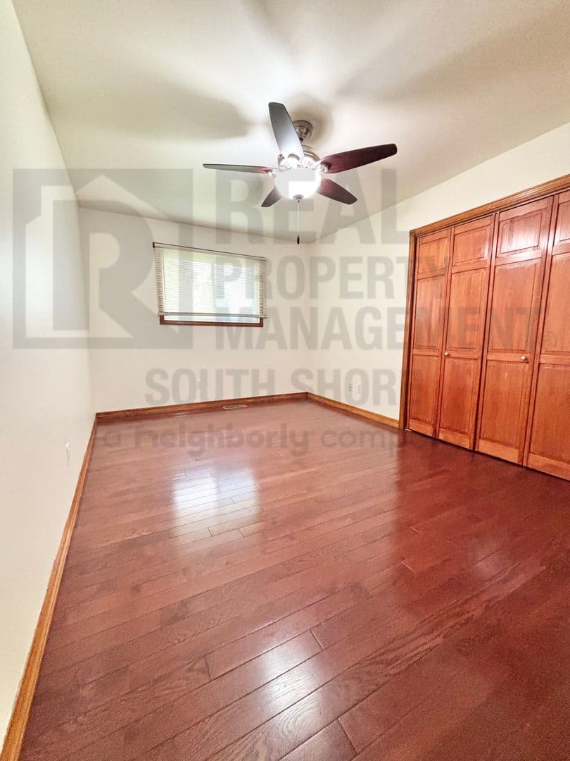 Crown Point House: 4217 Glen Oaks Drive