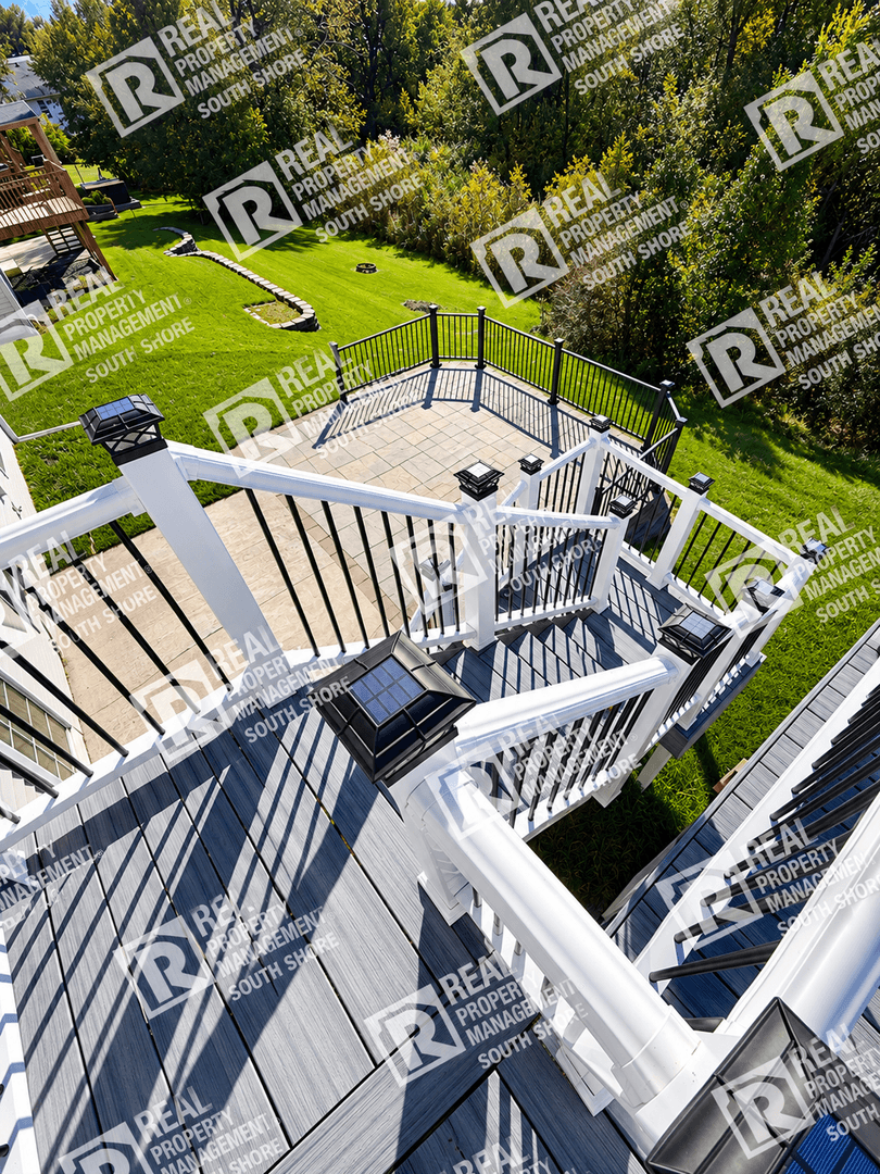 Crown Point House: 8735 East 124th