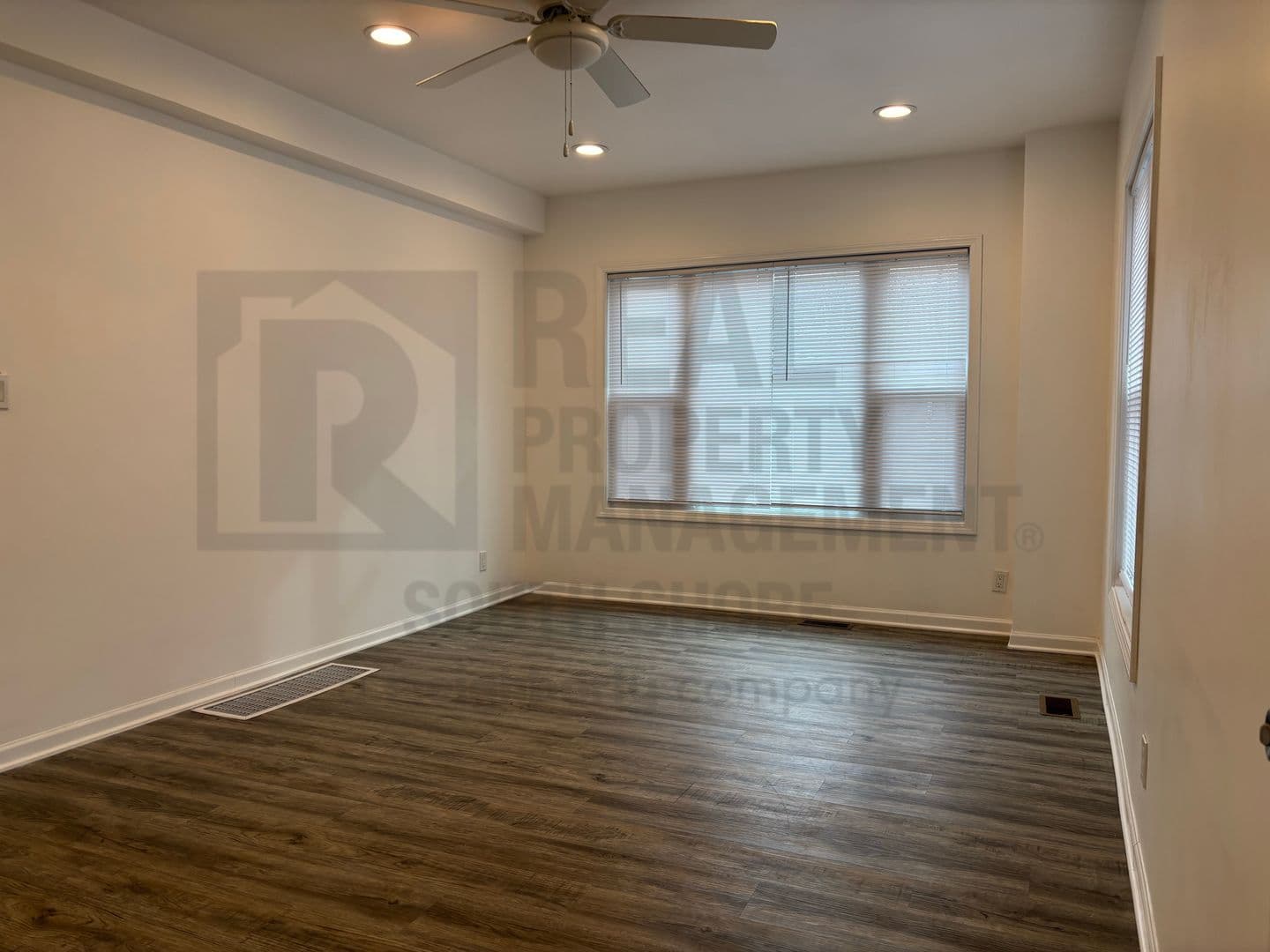 Merrillville House: 2104 East 73rd Avenue