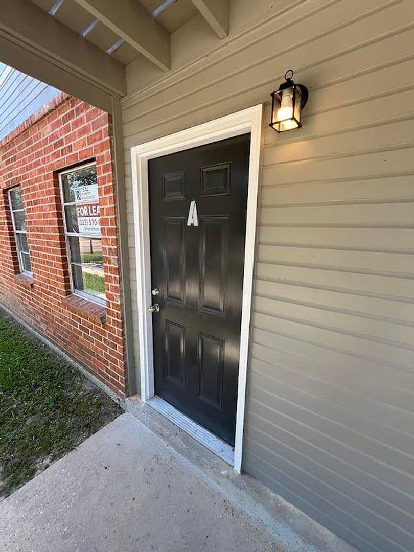 Baker Apartment: 5057 Baker Blvd