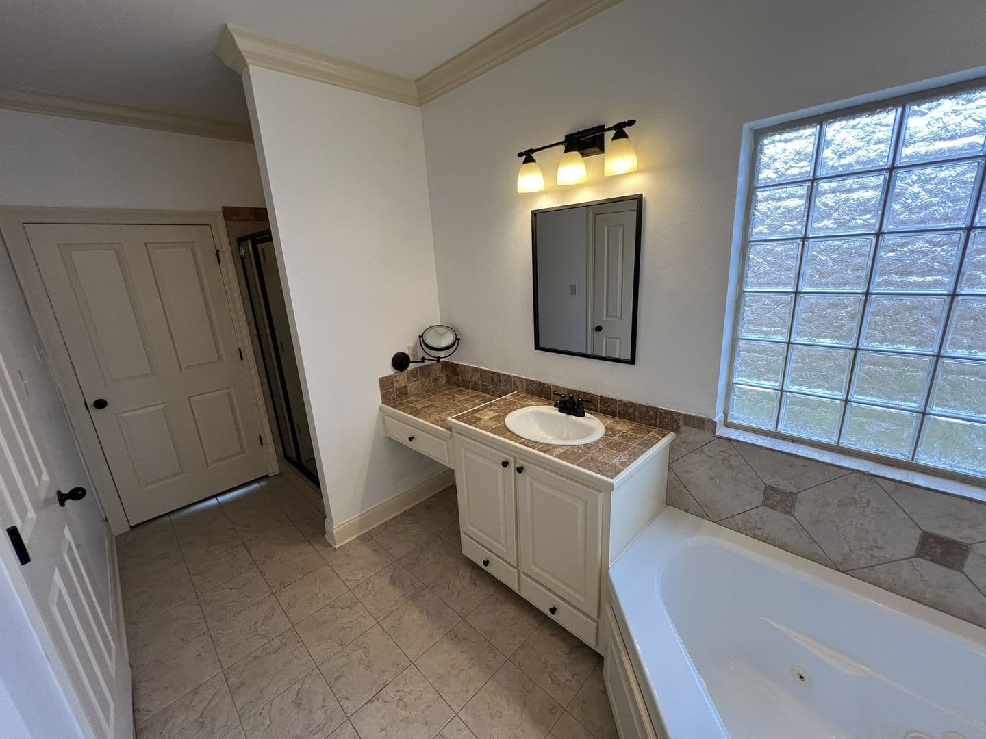 Zachary House: 7335 Oakview Dr.