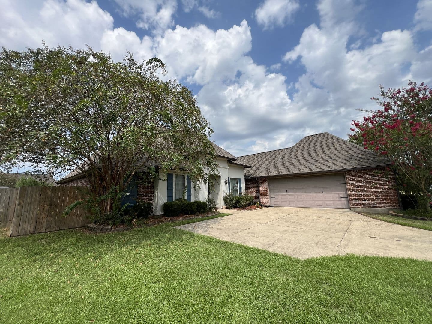 Zachary House: 7335 Oakview Dr.