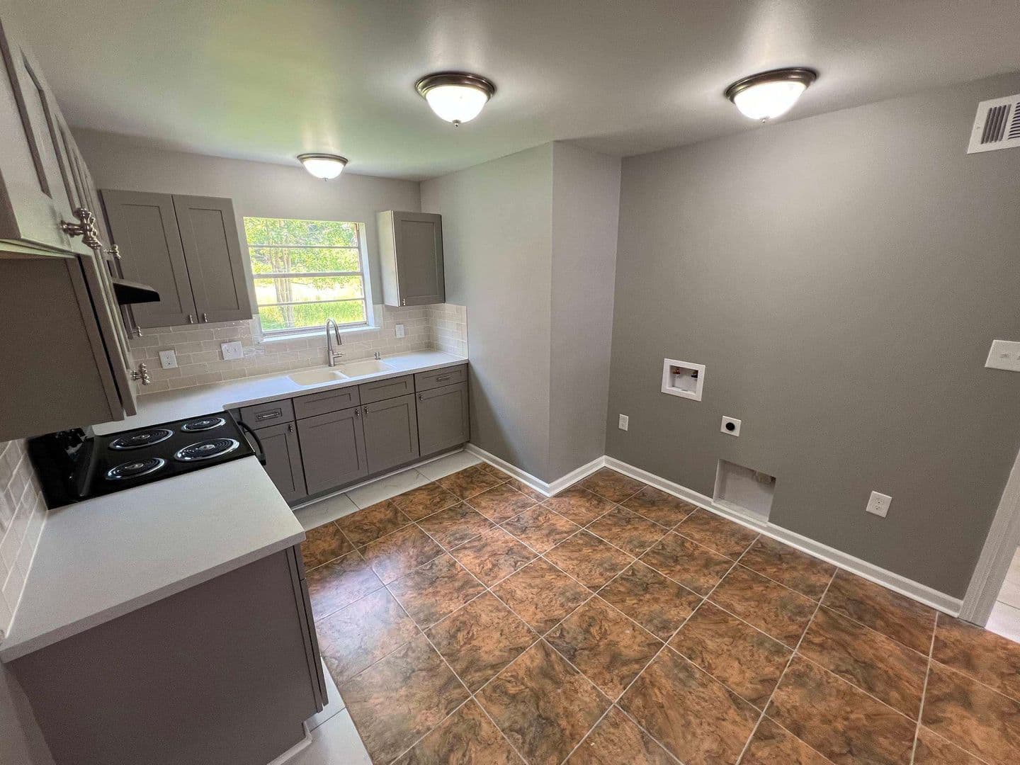 Baker Apartment: 5057 Baker Blvd