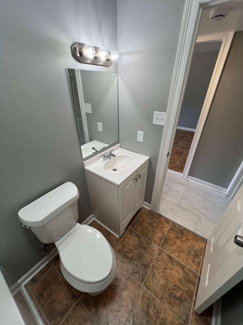 Baker Apartment: 5057 Baker Blvd