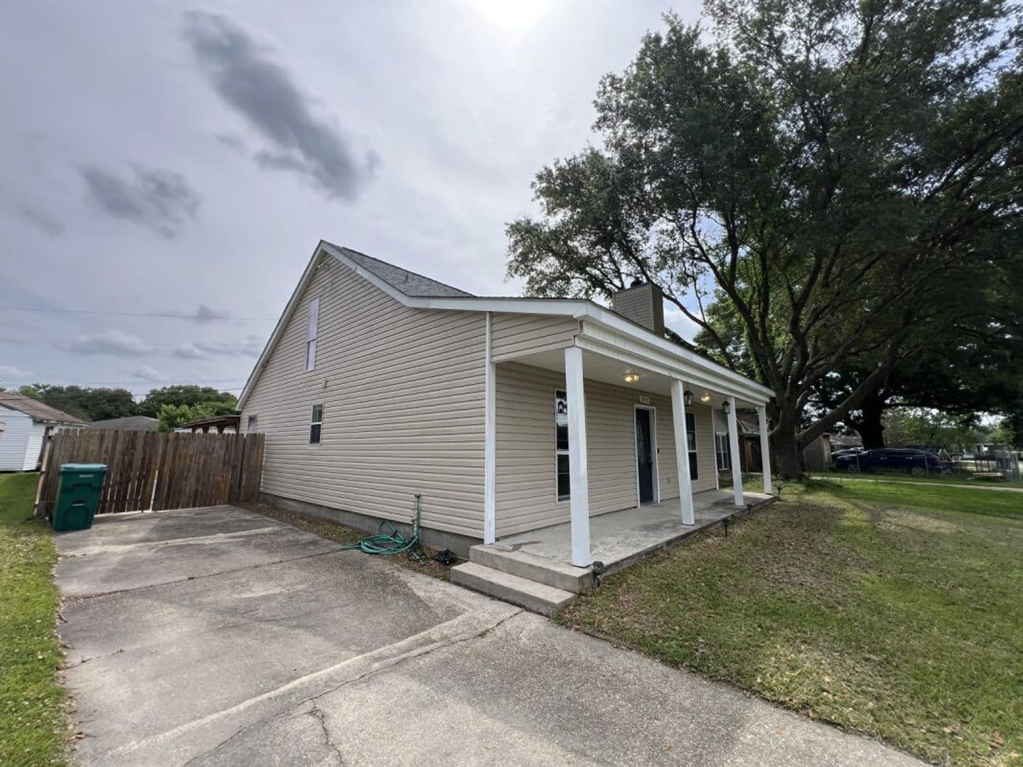 Denham Springs House: 8725 Fairoaks St