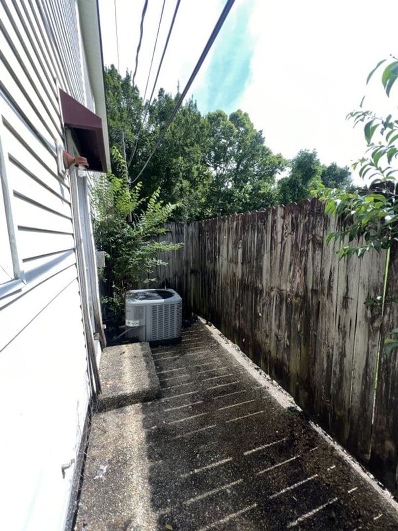 Baton Rouge Townhome: 10062 Jefferson Hwy