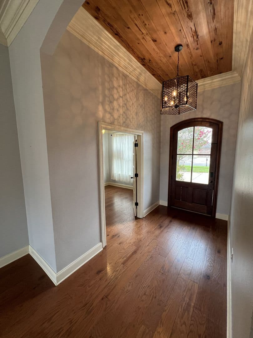 Zachary House: 7335 Oakview Dr.