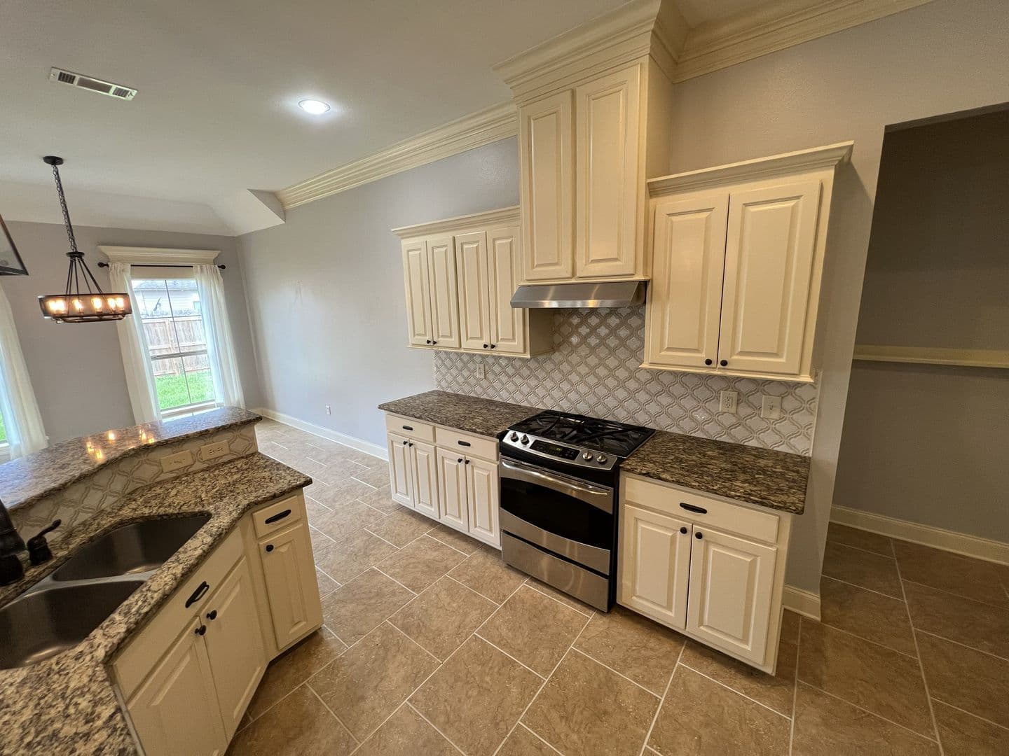 Zachary House: 7335 Oakview Dr.