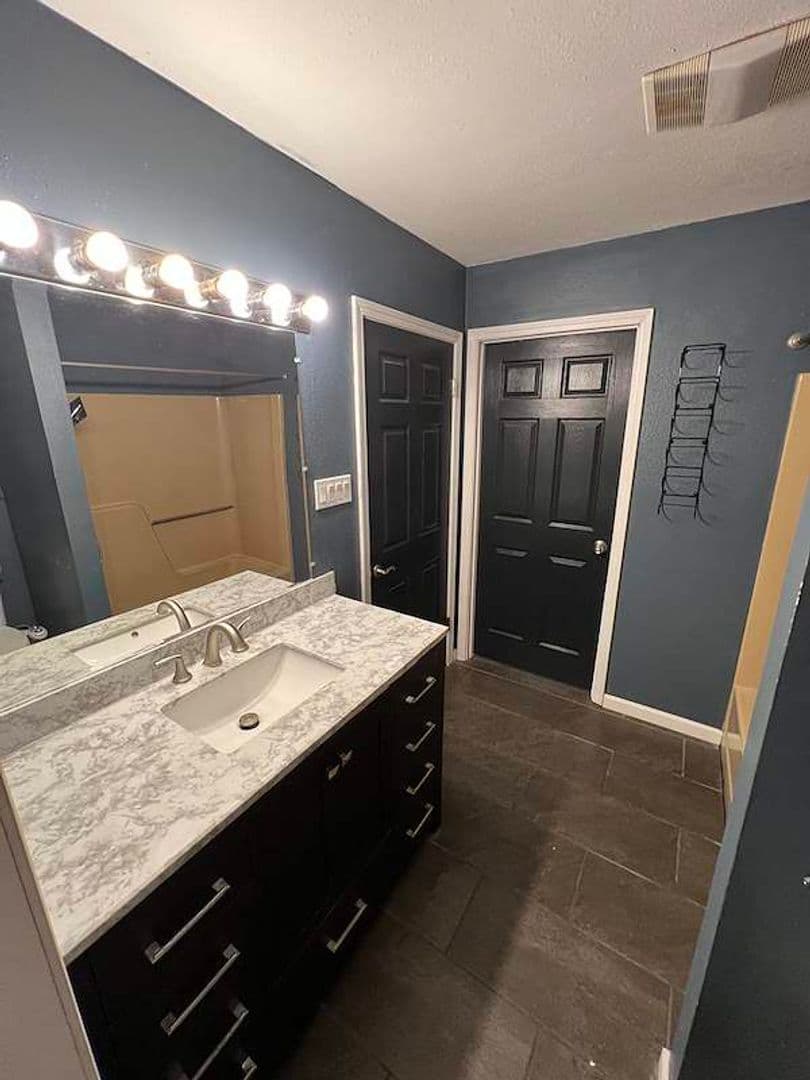 Denham Springs House: 8725 Fairoaks St