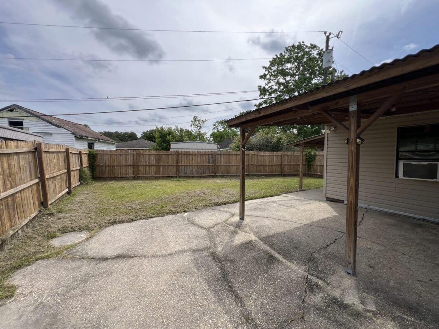 Denham Springs House: 8725 Fairoaks St