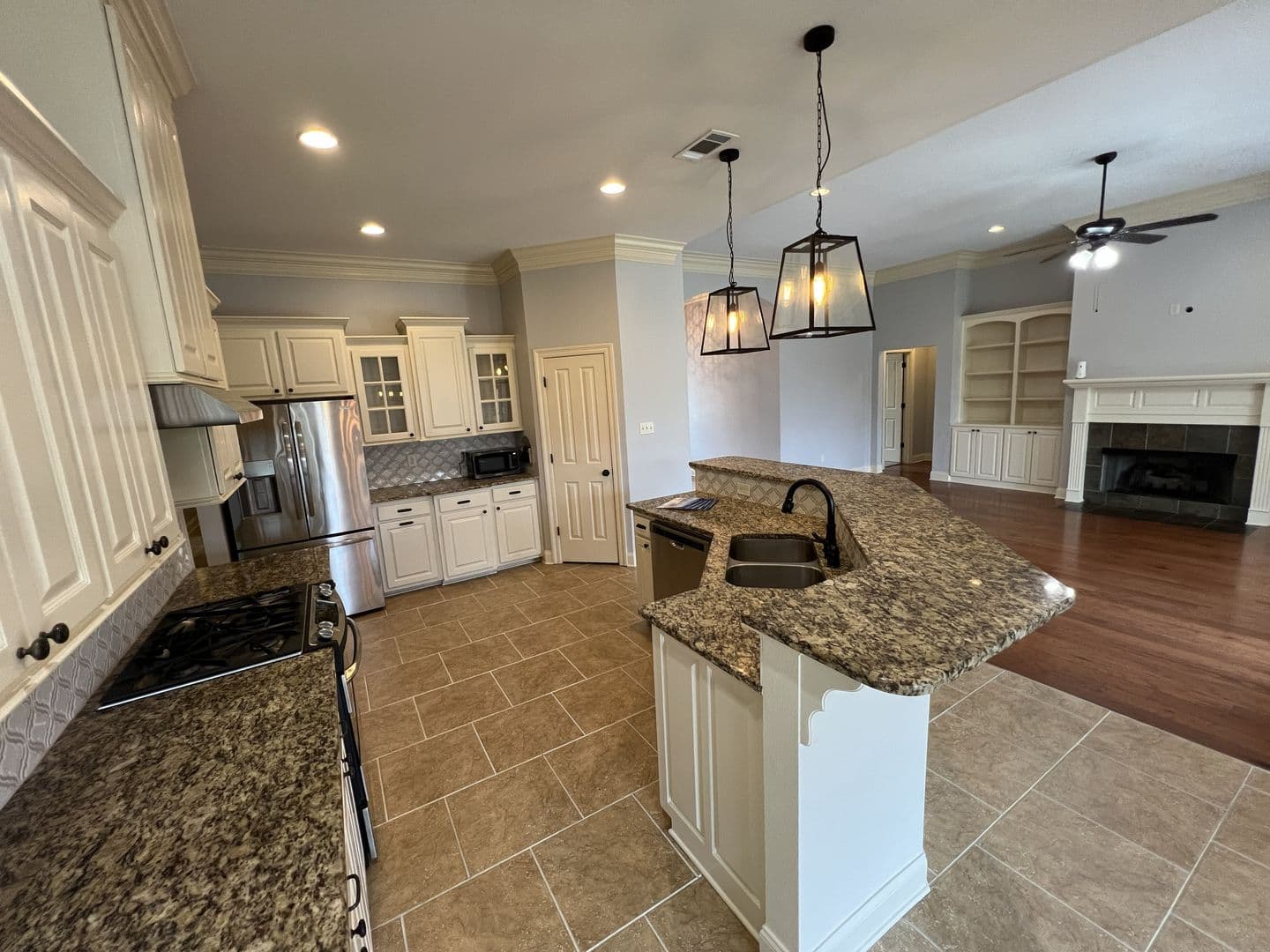 Zachary House: 7335 Oakview Dr.