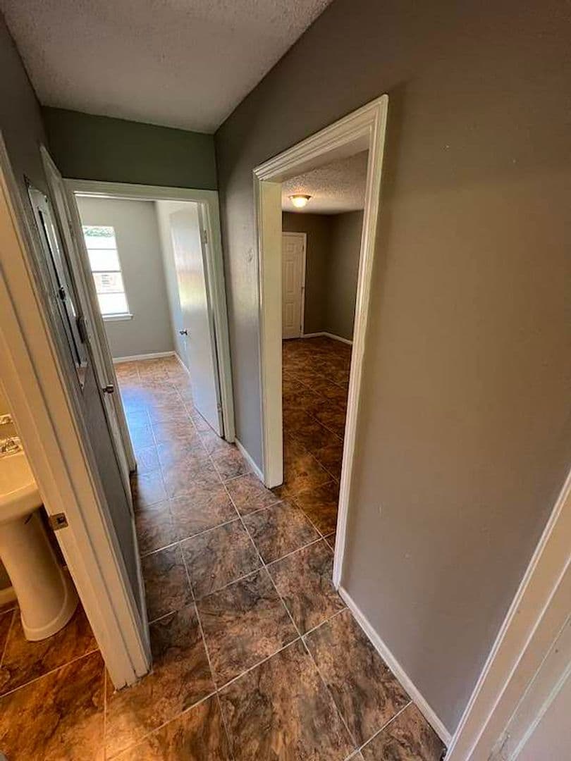 Baker Apartment: 5057 Baker Blvd
