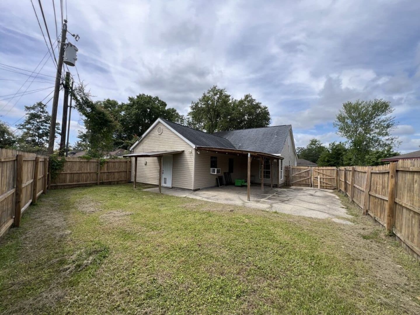 Denham Springs House: 8725 Fairoaks St