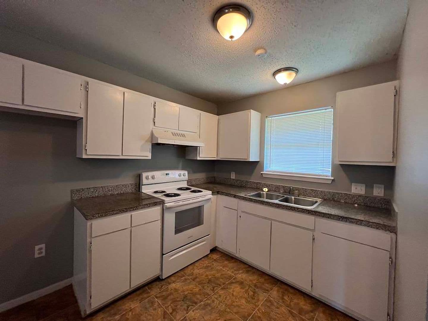 Baker Apartment: 5057 Baker Blvd