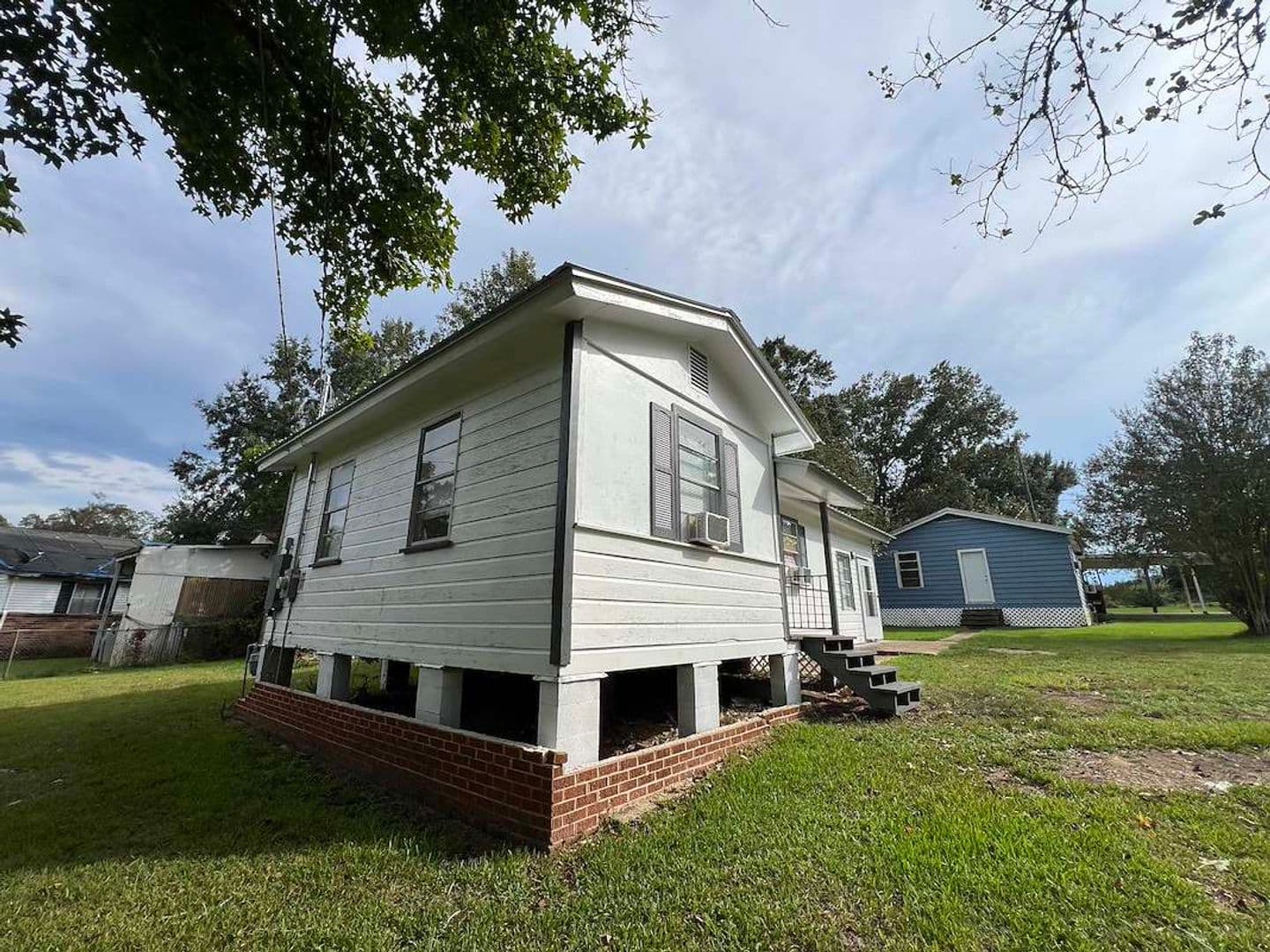 Jackson House: 6315 West Ave.