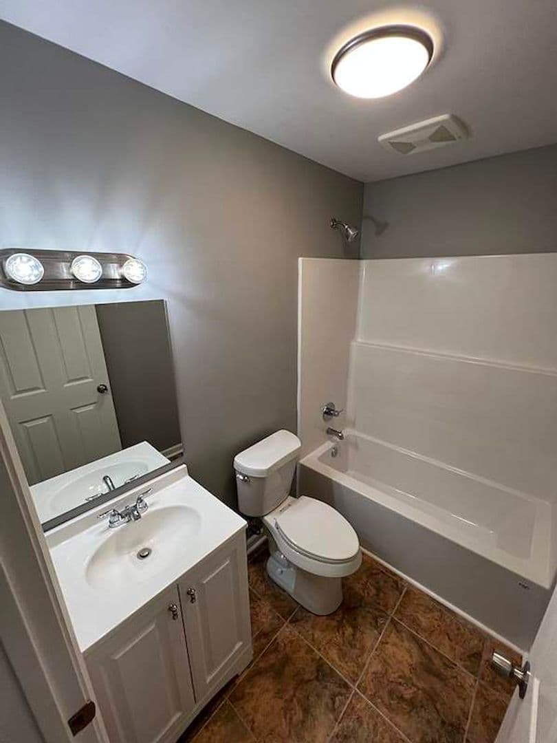 Baker Apartment: 5057 Baker Blvd