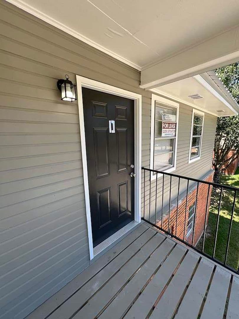 Baker Apartment: 5057 Baker Blvd