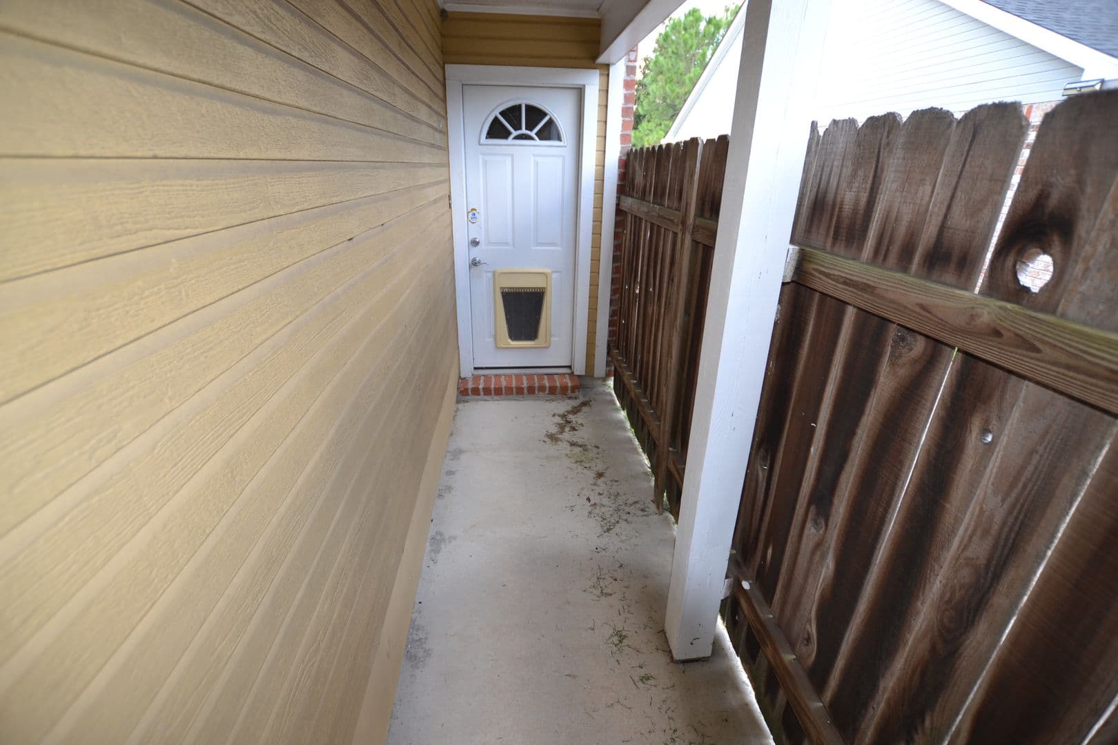 Baton Rouge House: 2136 S Flannery Rd.