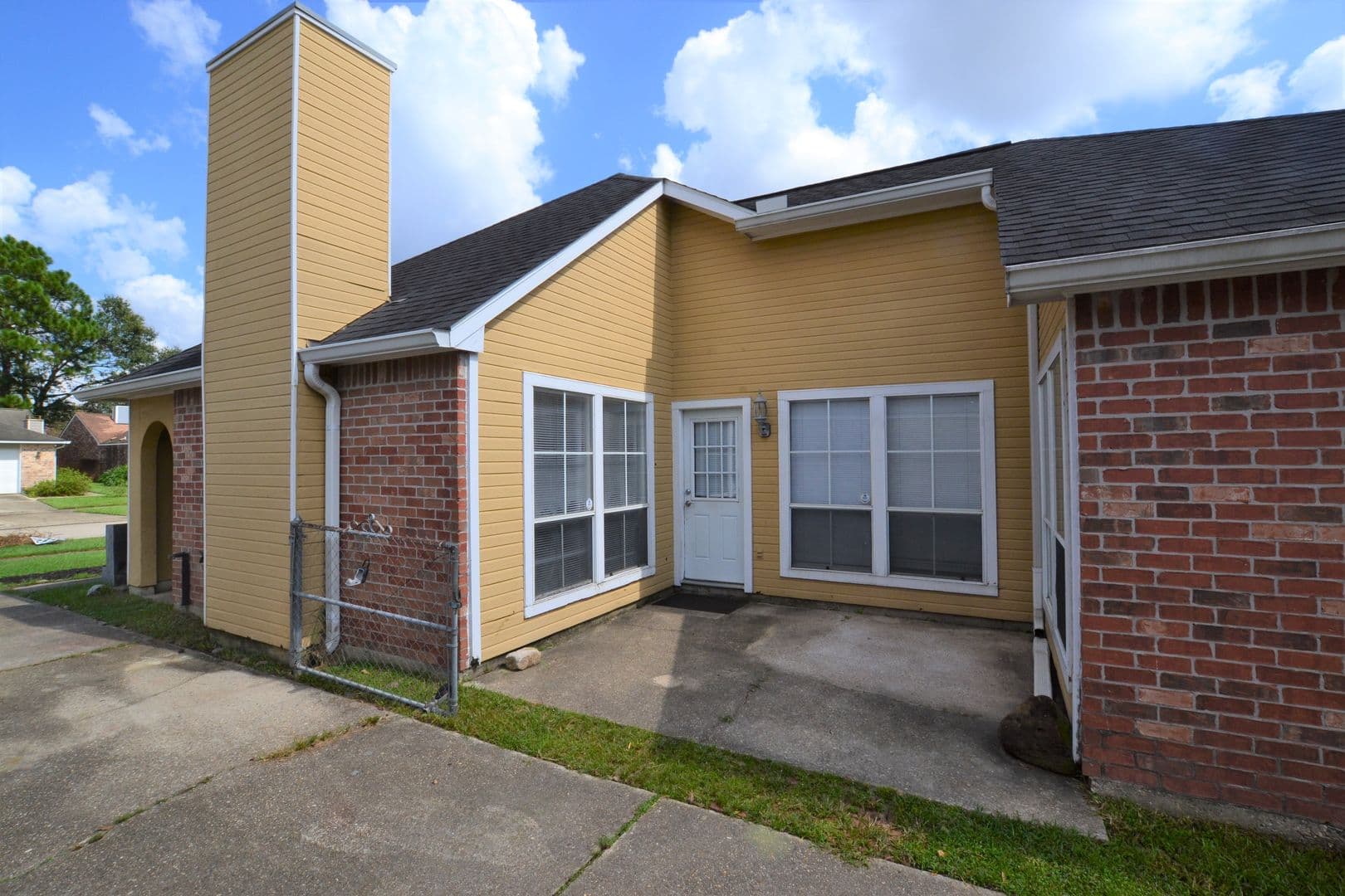 Baton Rouge House: 2136 S Flannery Rd.