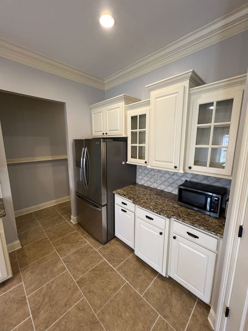 Zachary House: 7335 Oakview Dr.