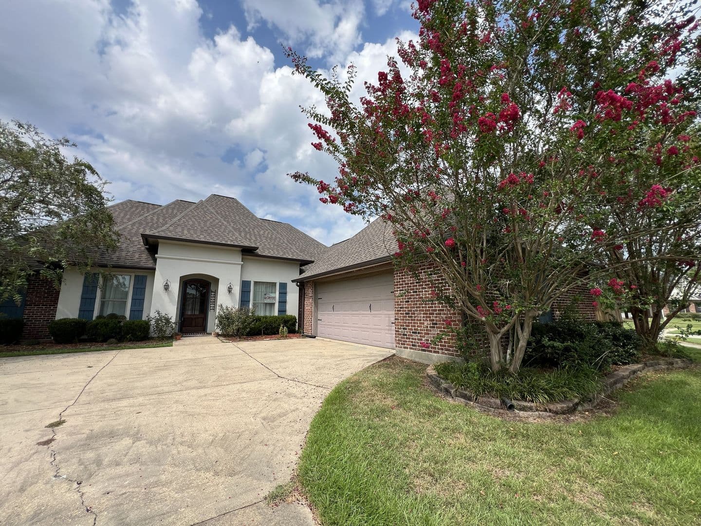 Zachary House: 7335 Oakview Dr.