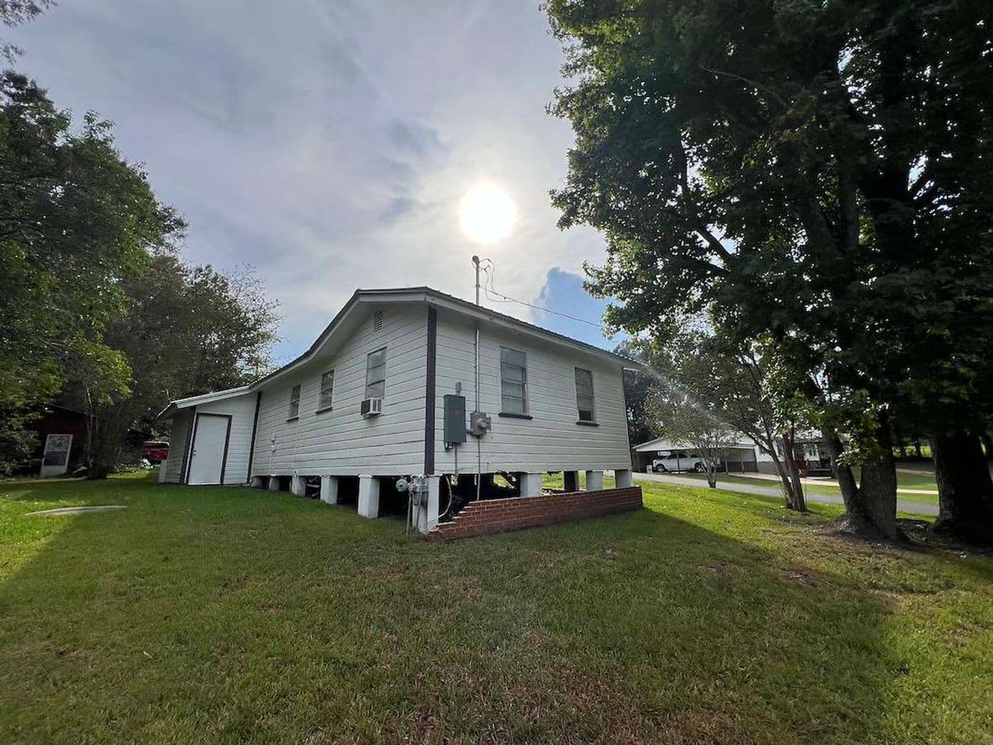 Jackson House: 6315 West Ave.