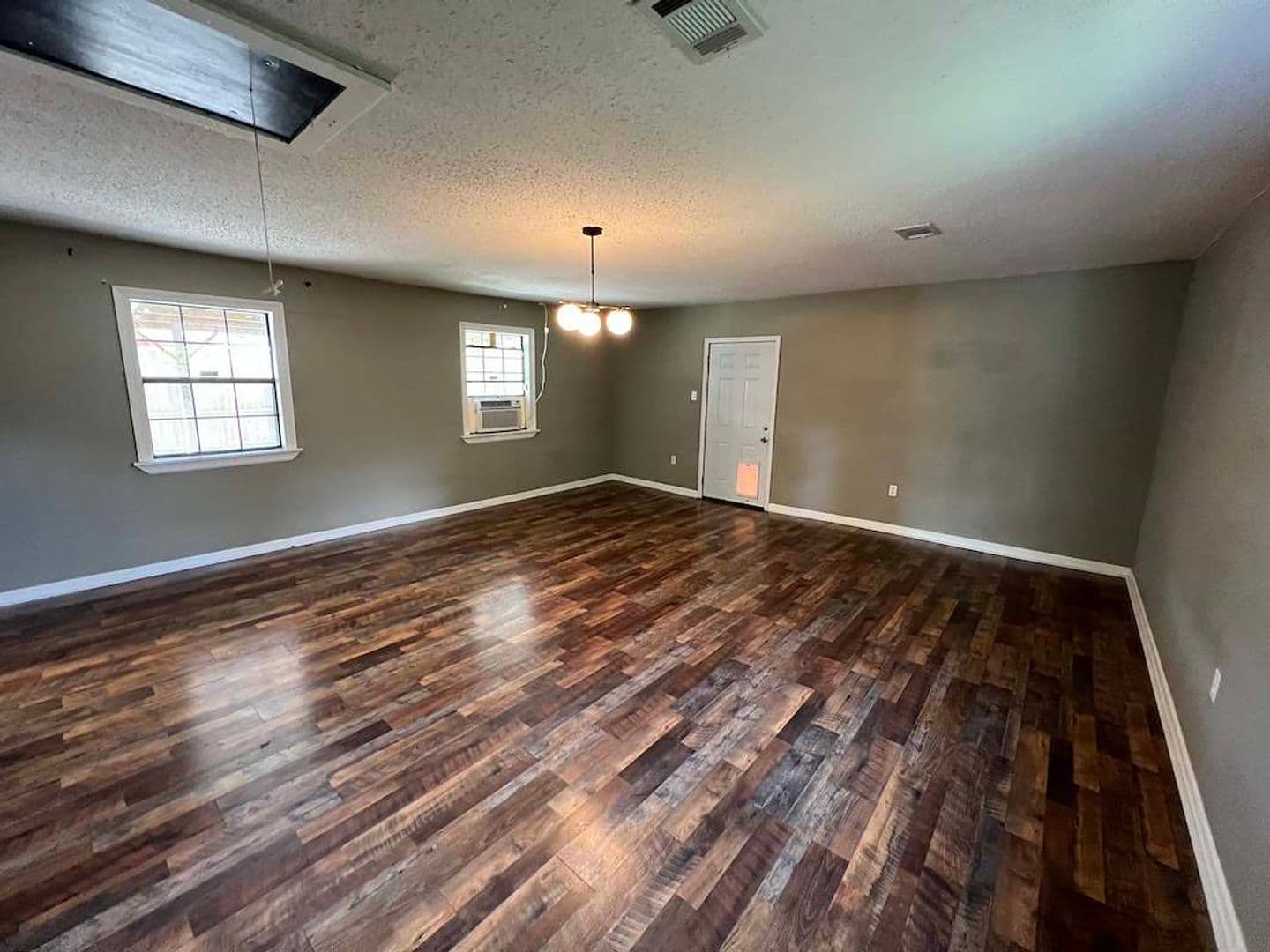 Denham Springs House: 8725 Fairoaks St