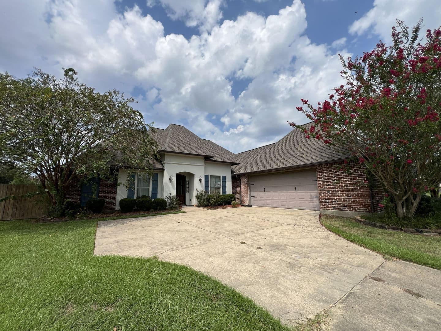 Zachary House: 7335 Oakview Dr.