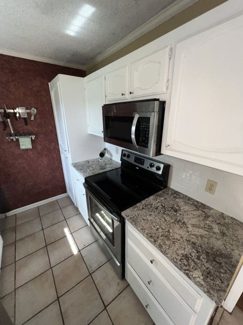 Baton Rouge Townhome: 10062 Jefferson Hwy