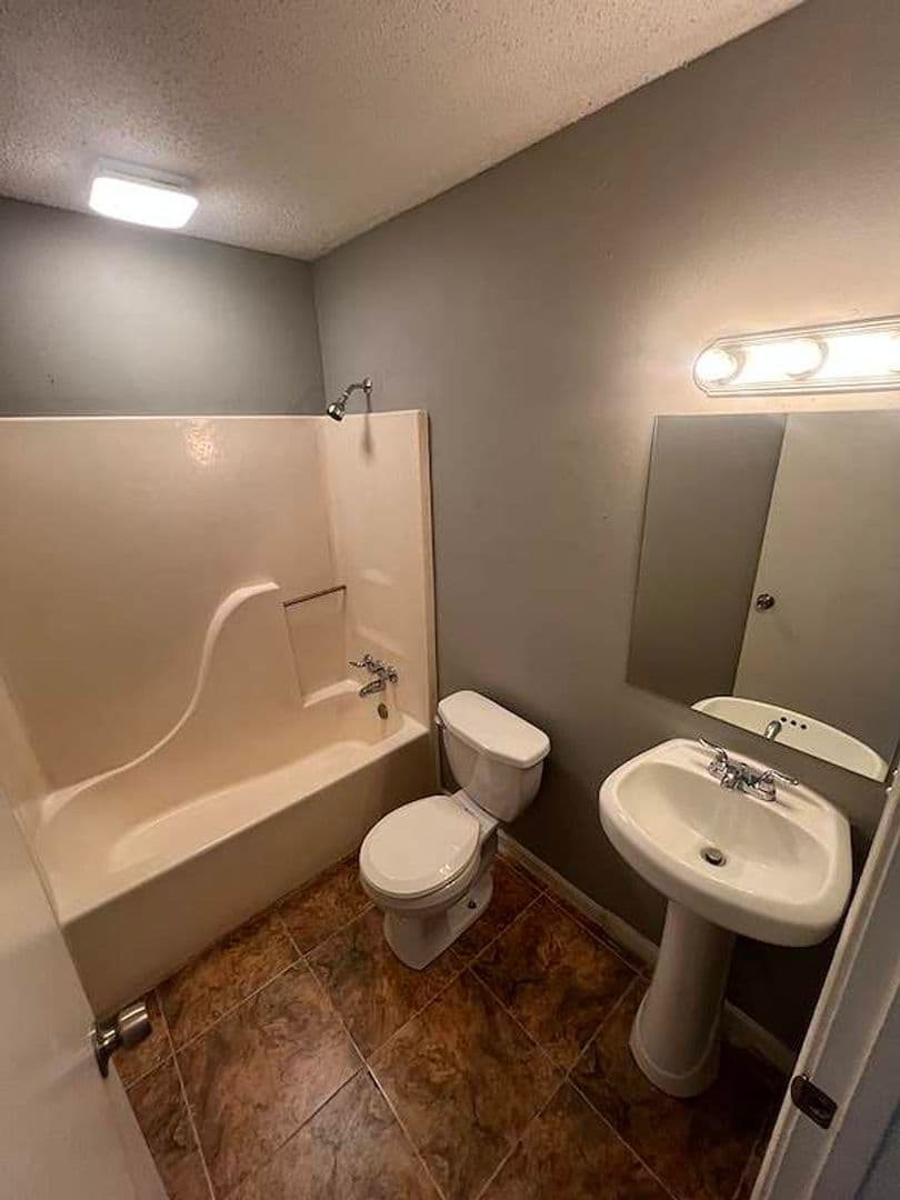 Baker Apartment: 5057 Baker Blvd