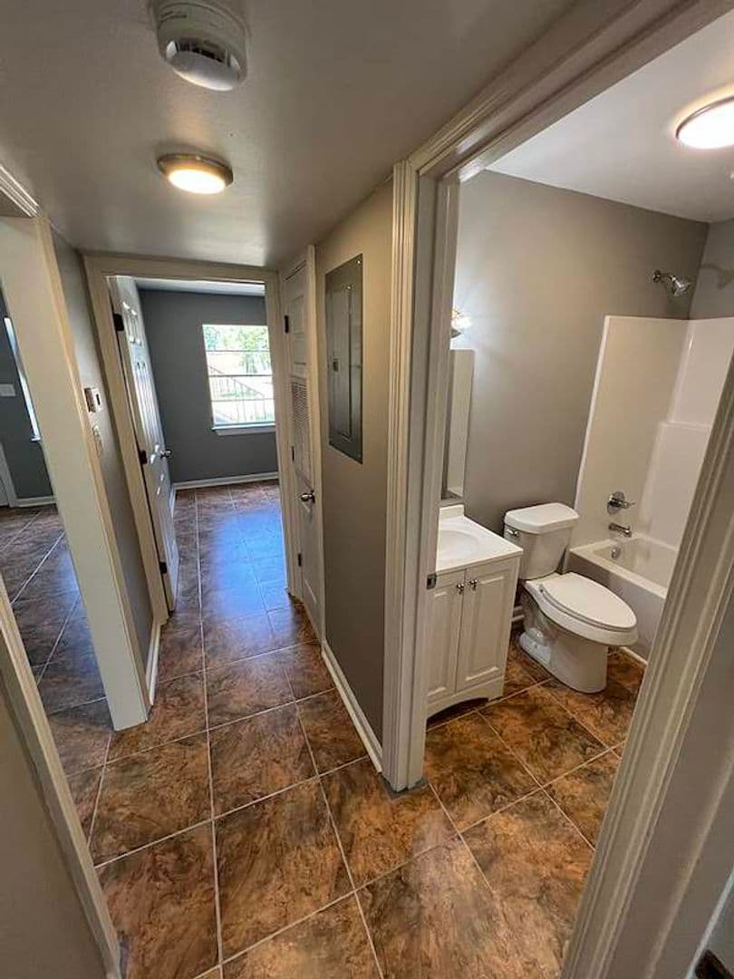 Baker Apartment: 5057 Baker Blvd