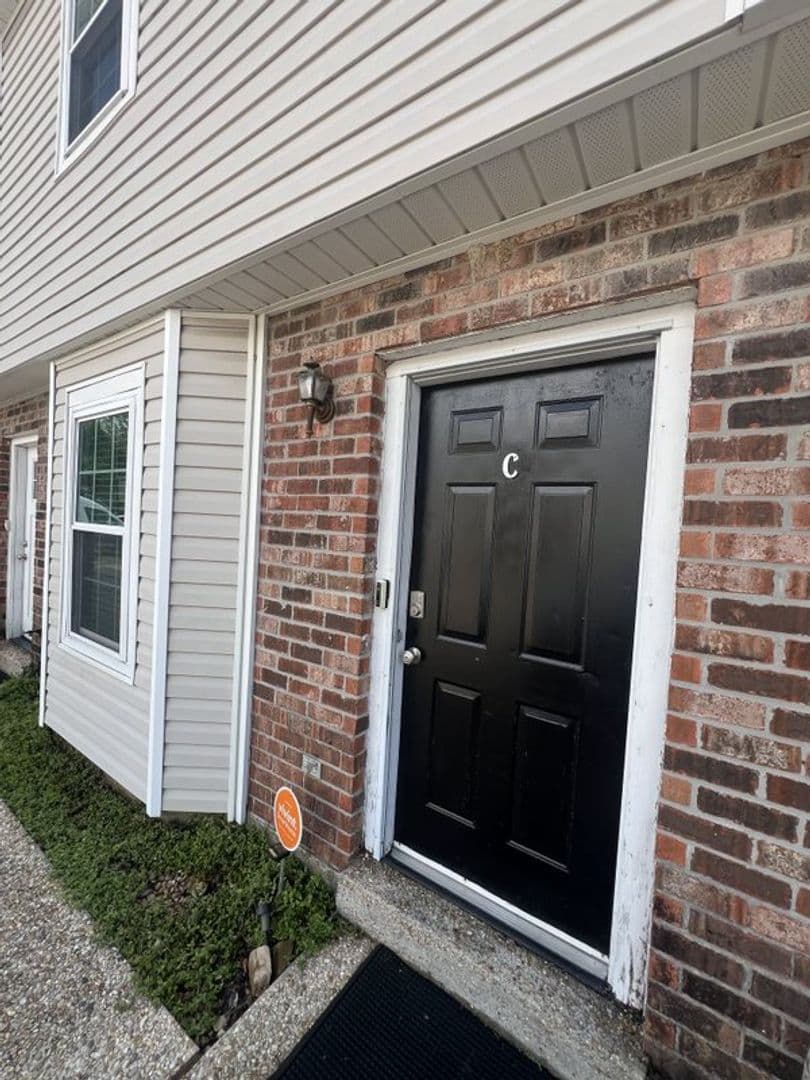 Baton Rouge Townhome: 10062 Jefferson Hwy