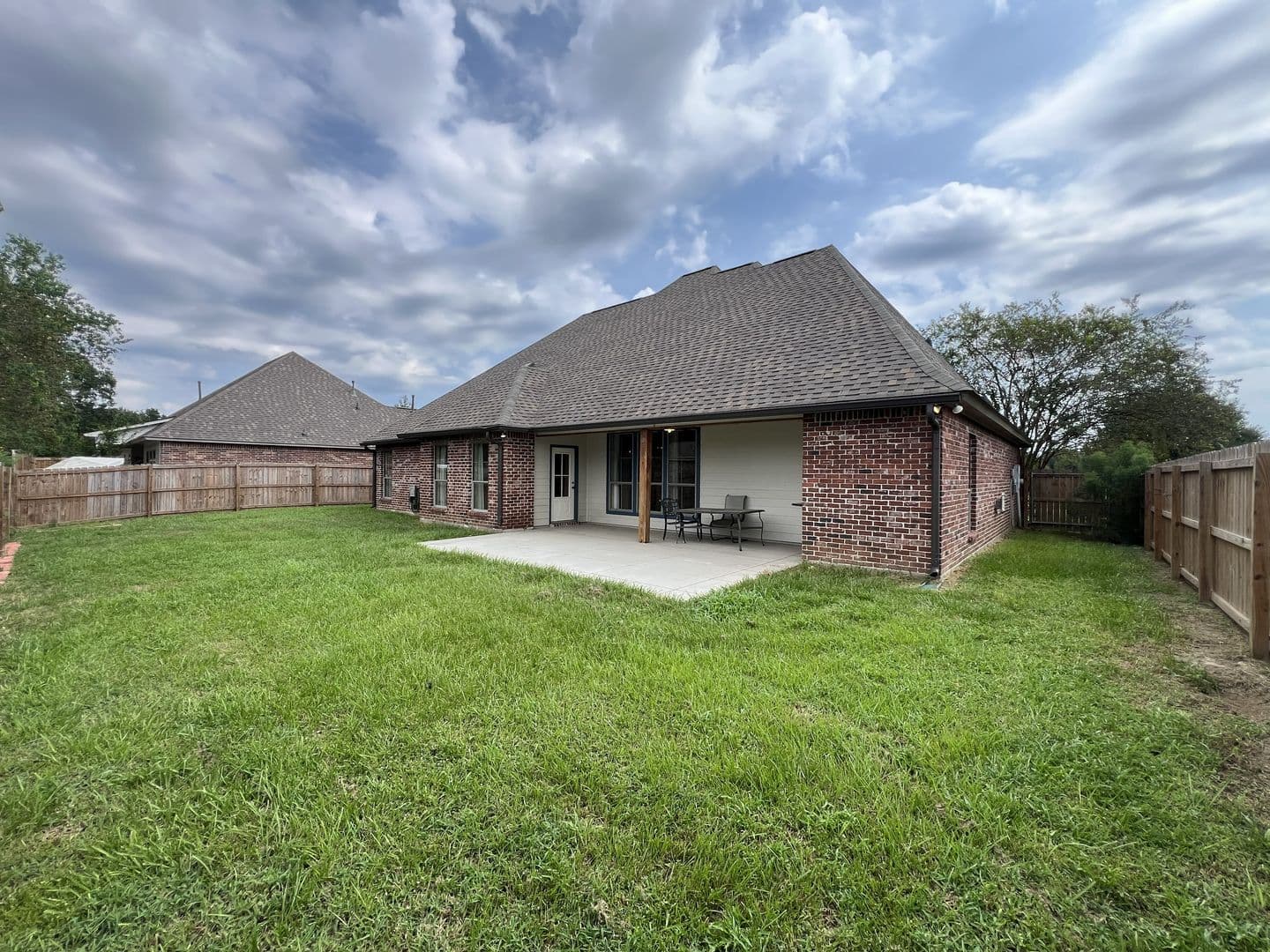 Zachary House: 7335 Oakview Dr.