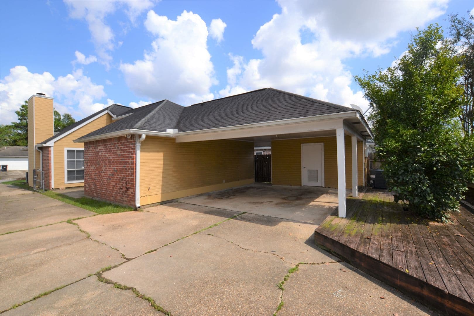 Baton Rouge House: 2136 S Flannery Rd.
