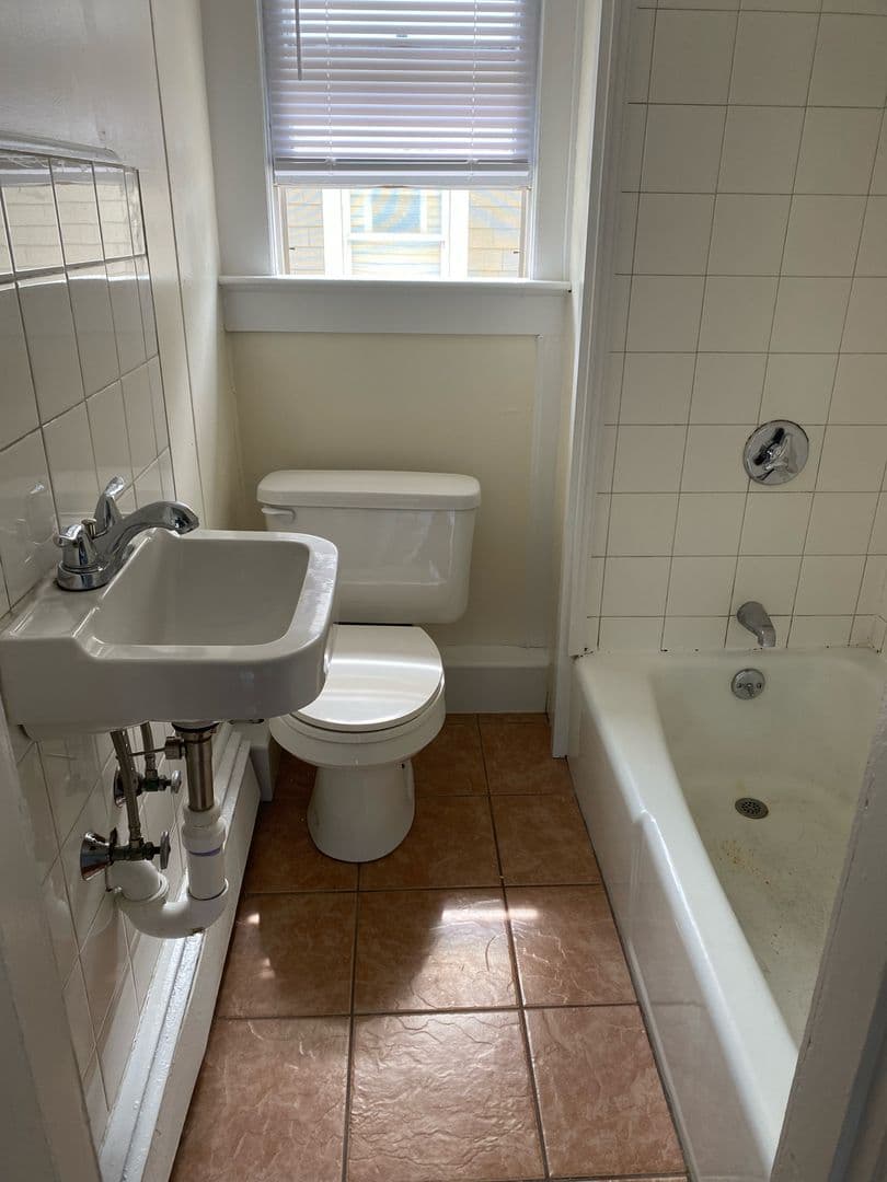 Milford Apartment: 11 Clark St