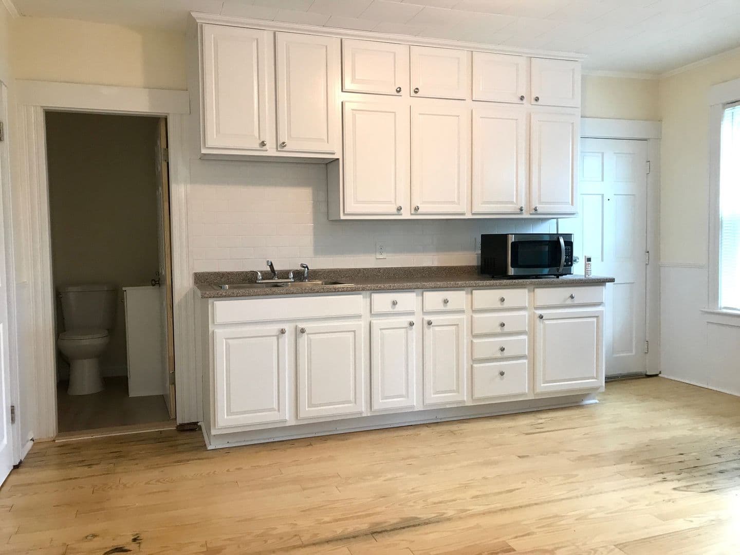 Grafton Apartment: 20 Main St