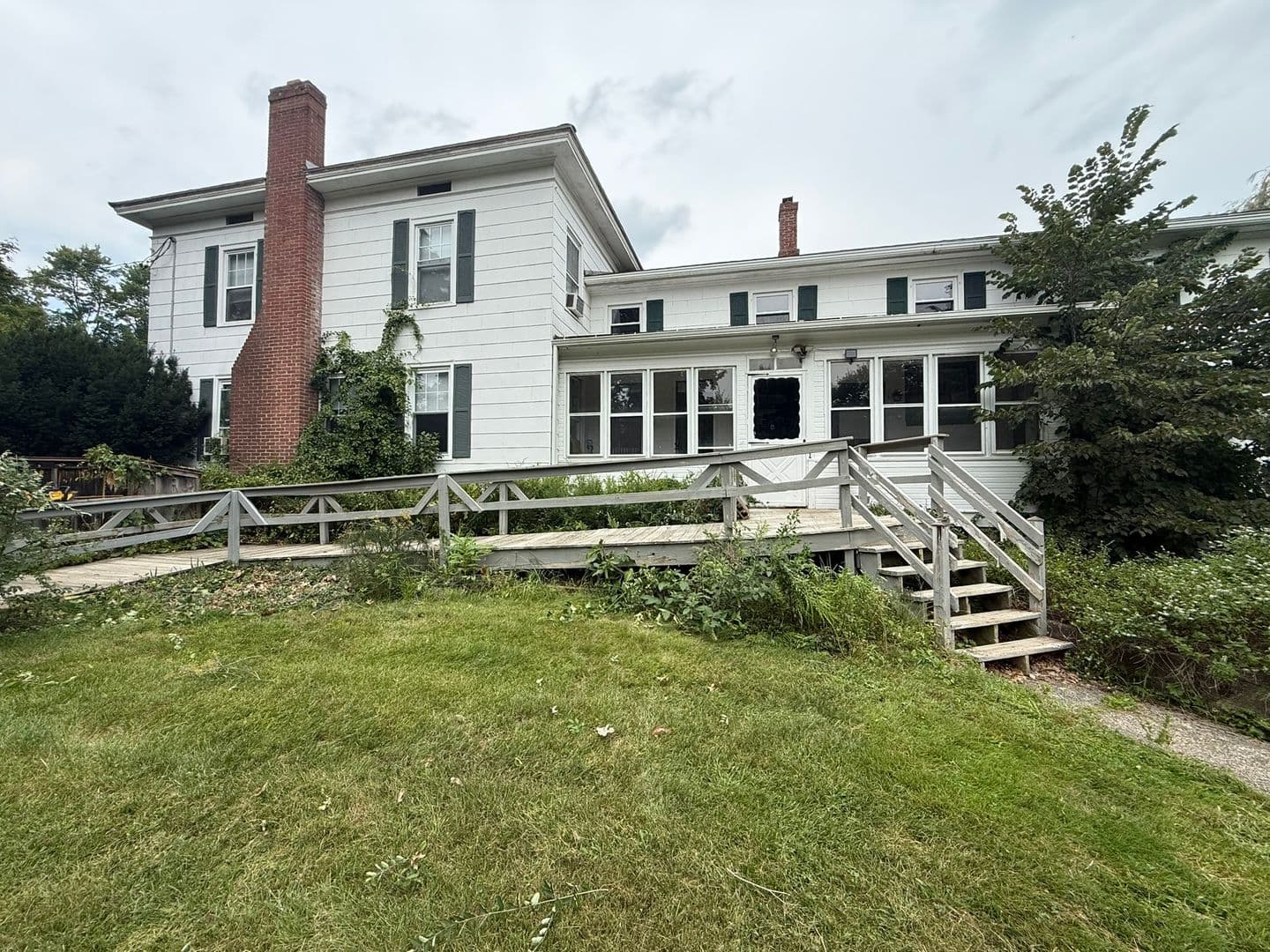 Amherst Apartment: 986 South East St