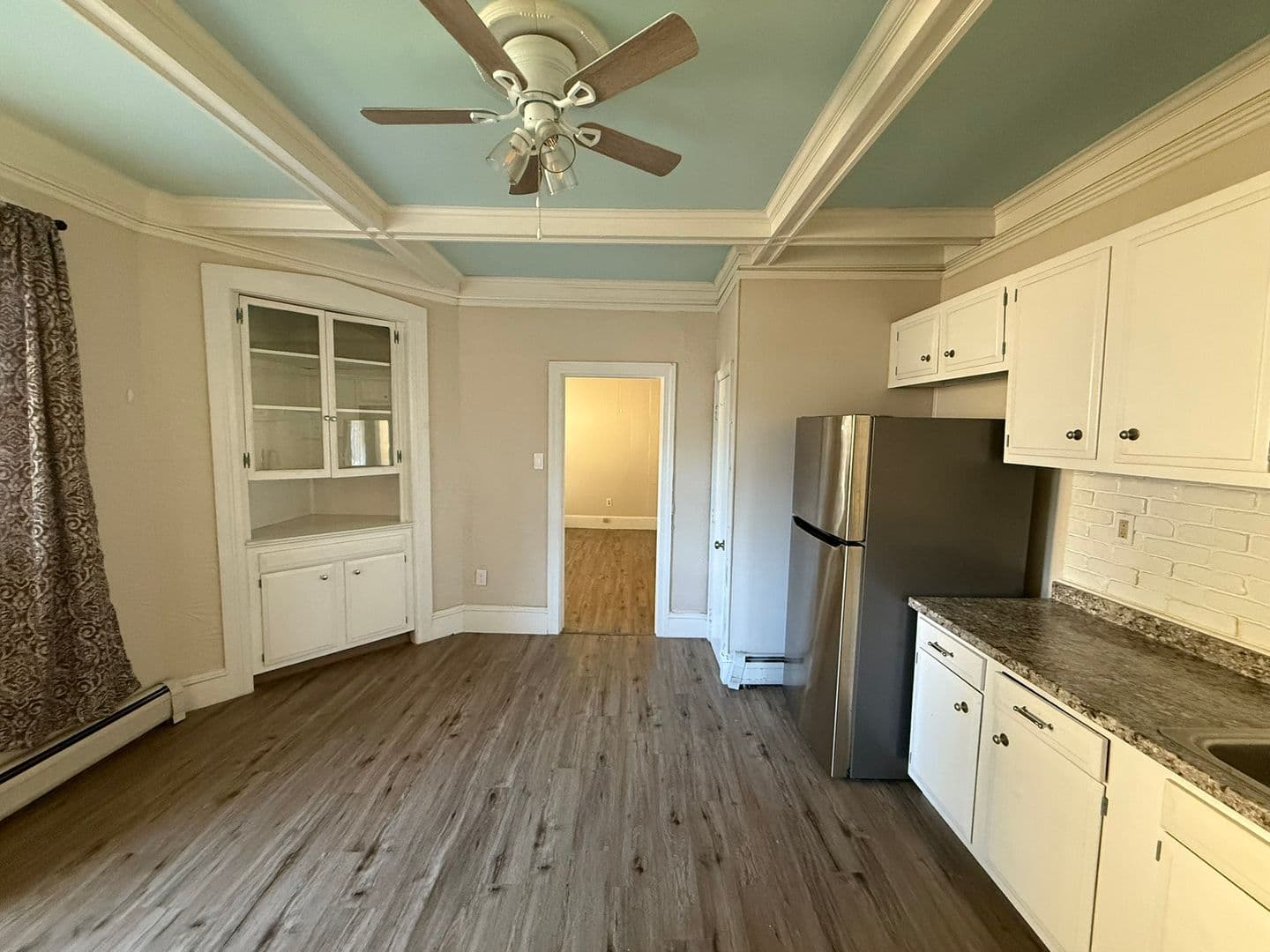 Holyoke Apartment: 180 Pine St